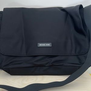 Michael Kors slick Canvas Messenger/laptop Bag-Black
